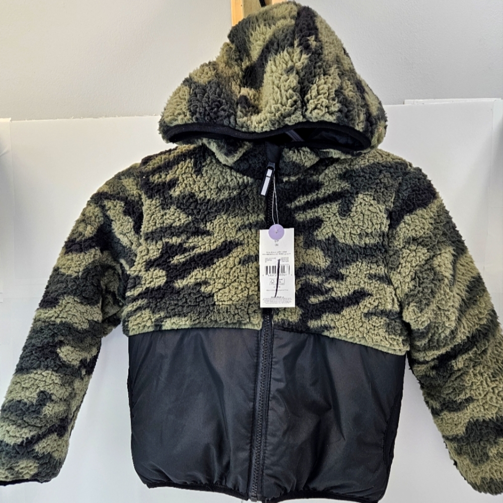 COPY - Boys Sherpa Puffer Jacket Size Small (6)